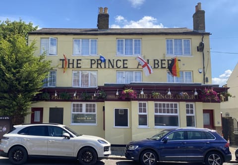 Property building, Street view, Location, Parking