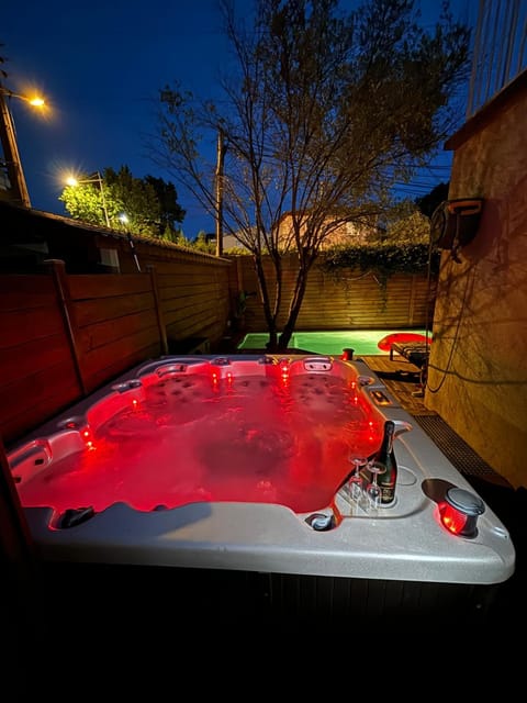 Hot Tub, Swimming pool