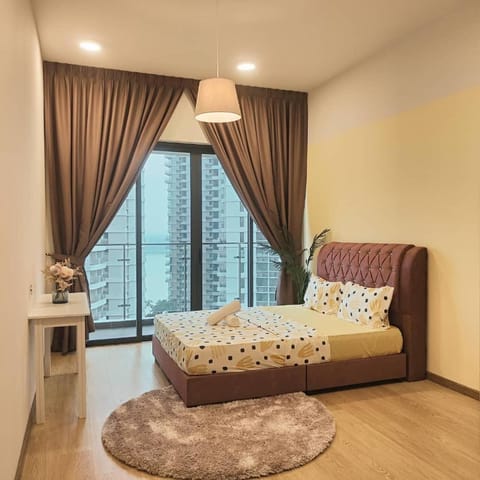 轻奢风休闲三卧三卫6-12人适合家庭入住Danga Bay Apartment in Johor Bahru