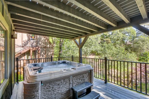 Lakeside Luxury in Lake Arrowhead Private Hot Tub House in Lake Arrowhead