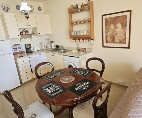 Dining area, kitchen