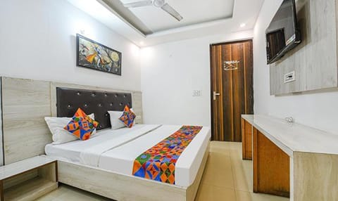 GLORIFY HOTEl Hostel in Noida