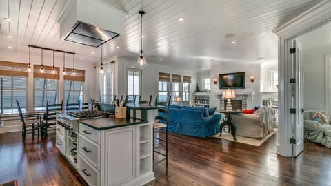 Incredible Oceanfront Retreat in Pawleys Island with Private Dock on Creek home Casa in Pawleys Island