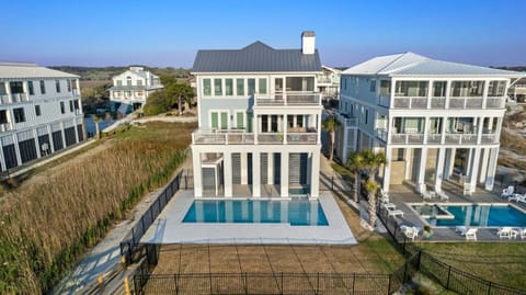 Seaside Serenity Oceanfront Luxury with Pool home Maison in Pawleys Island