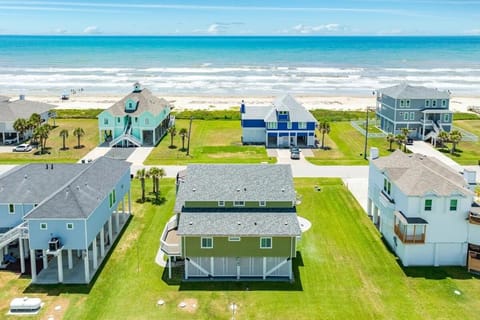 Property building, Neighbourhood, Bird's eye view, Beach, Sea view, Street view