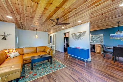 Renovated Franklin Home with Mountain-View Deck! Casa in Franklin