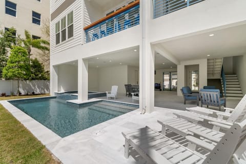 Pool view, Swimming pool, sunbed