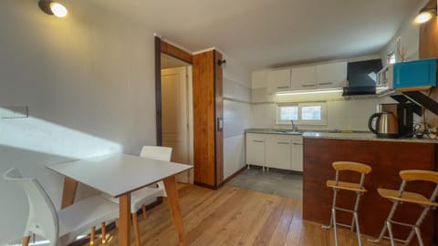 Kitchen or kitchenette, Dining area, pet friendly, stove