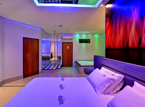 Bed, Photo of the whole room, Bedroom, air conditioner