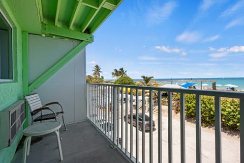 Ocean View Hotel Room with Balcony- King Bed #19 Hotel in Fort Pierce