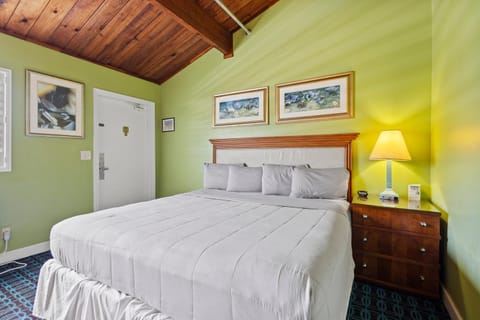 Oceanfront Inn, Inlet View Room, King Bed, #14 Hotel in Fort Pierce