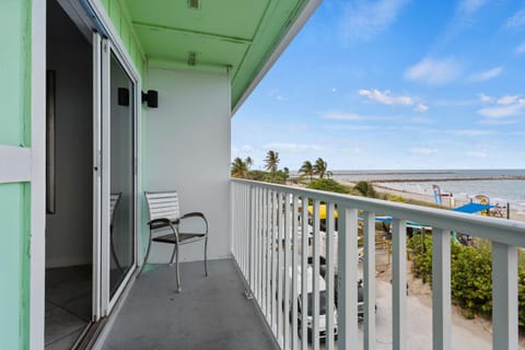 Ocean View Hotel Room with Balcony- King Bed #25 Hotel in Fort Pierce