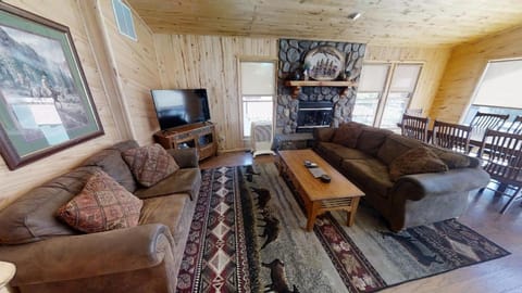 Caribel Trail Lodge - Hot Tub - Grill - Satellite - WiFi - Washer - Dryer - Garage Access House in Red River