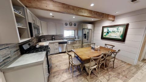 Chula Vista Cabin - Pet Friendly - WiFi - Washer - Dryer - Fireplace - Grill House in Red River