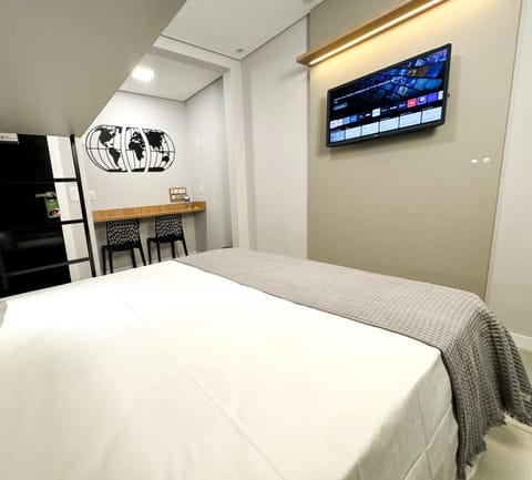 Bed, TV and multimedia, Photo of the whole room