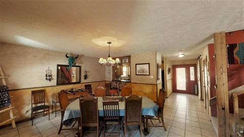 Dream Catcher - Pet Friendly - On the River - WiFi - Satellite - Washer - Dryer - Wood Burning Fireplace - Fire Pit House in Red River