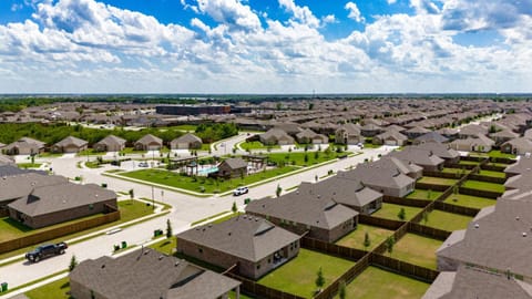 Neighbourhood, Bird's eye view, Location