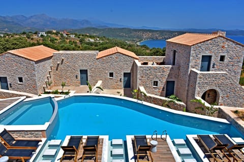 Property building, Patio, Day, Natural landscape, Mountain view, Pool view, Swimming pool, sunbed