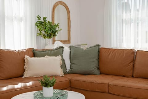 Golfcourse, Golfcourse, Living room, Seating area