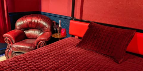 RED ROOM Liftmeup for Kinky adventurous couples Bed and Breakfast in Rochdale