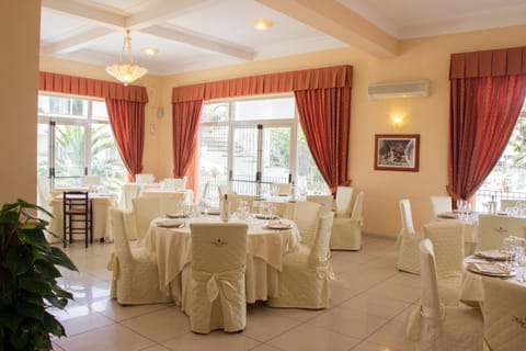 Day, Banquet/Function facilities