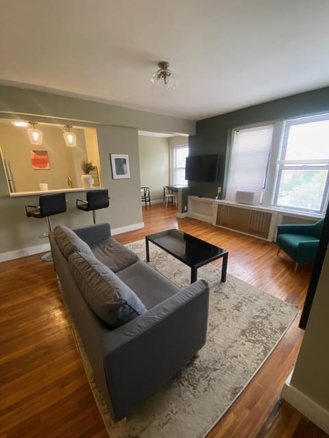 Studio Near Forest Park BJH STL Zoo Apartment in Saint Louis