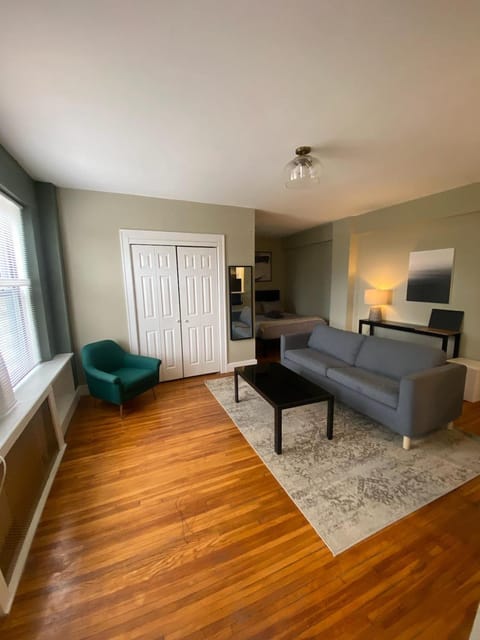 Studio Near Forest Park BJH STL Zoo Apartment in Saint Louis