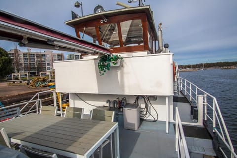 Spacious Dutch Houseboat Docked boat in Helsinki