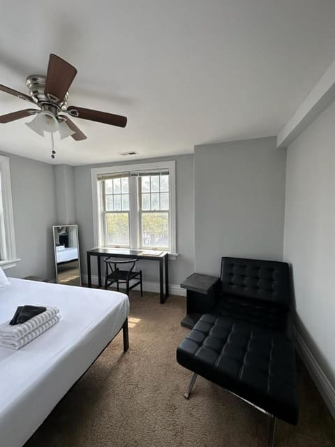 Cozy 1BR with W&D and Parking near BJH STL Zoo Apartment in Saint Louis