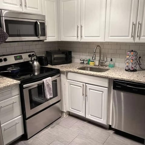 2BR W&D Near Forest Park The Cortex BJ Hospital Apartment in Saint Louis