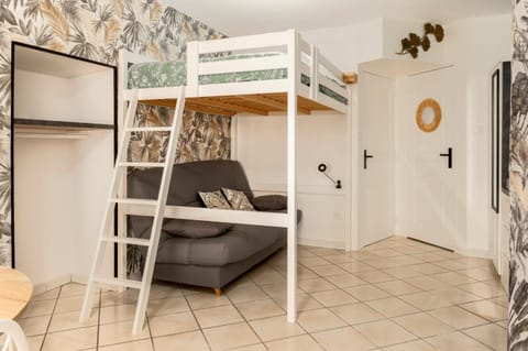 Urban Jungle PARKING & Netflix Centre historique Apartment in Manosque