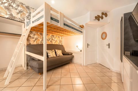 Urban Jungle PARKING & Netflix Centre historique Apartment in Manosque