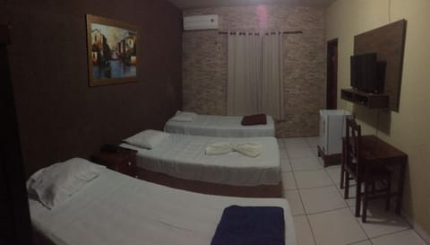 Bed, TV and multimedia, Photo of the whole room, Bedroom, towels, air conditioner