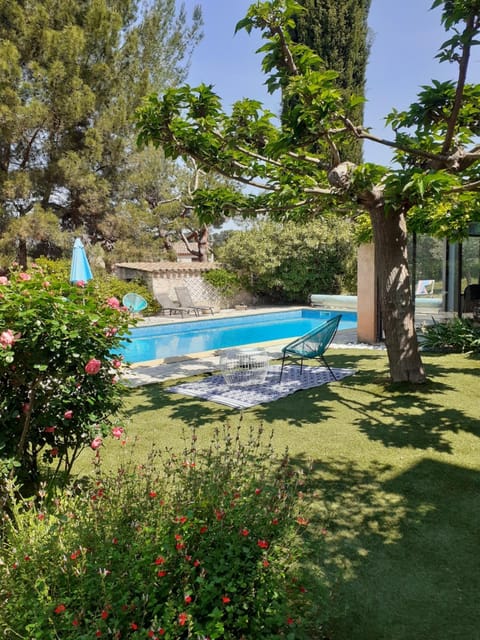 Belle villa avec piscine proche d Aix en provence Chalet in Cabriès