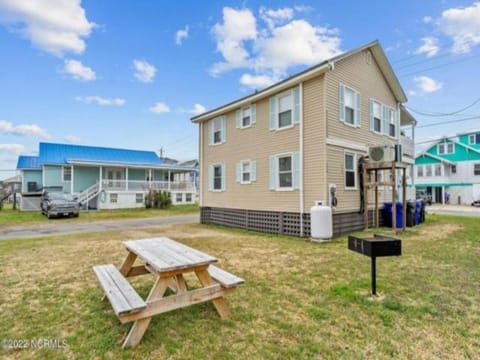 A Whelk on the Beach-Lower Duplex Villa in Carolina Beach