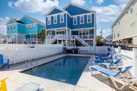 Sandbox Beachhouse House in Garden City