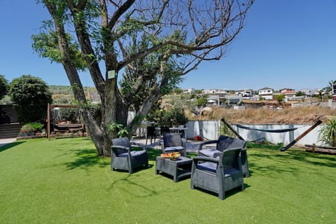 Garden, Seating area, sunbed