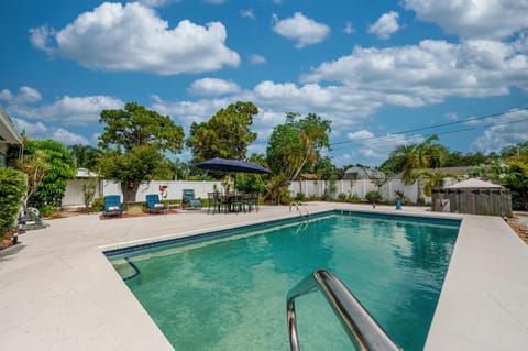 Backyard Oasis, Game Room, Boat Parking, & Short Drive to AMI! House in Bradenton