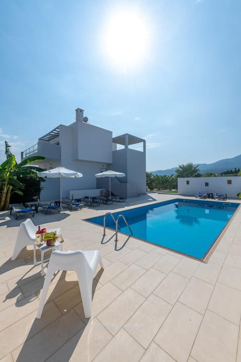 Lilu Villa 2 with Private Pool Villa in Tigaki