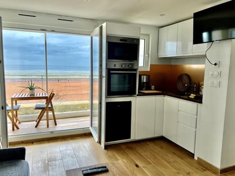 Natural landscape, Dining area, Sea view