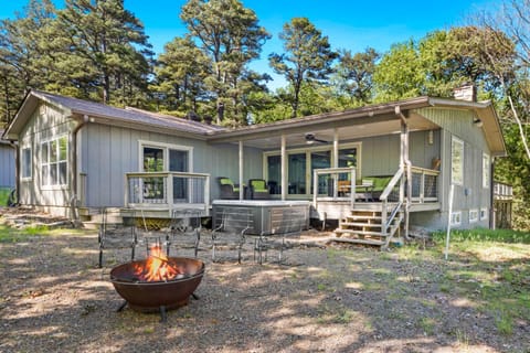 Piney Point-Beaver Lake-Hot Tub-Getaway House in Beaver Lake