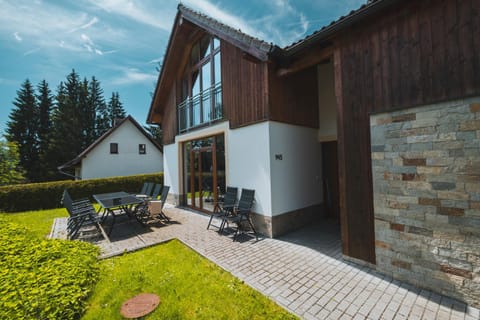 Property building, Spring, Garden, Balcony/Terrace