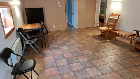 Le1226-Private Basement with WIFI and Free Parking Apartment in Edmundston