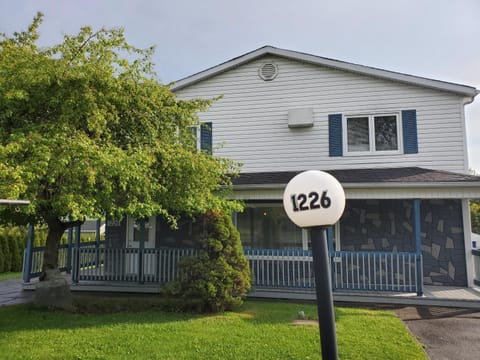 Property building, Day, Garden view, Street view