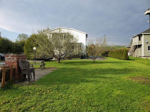 Property building, Day, Natural landscape, Garden, Garden view