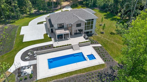 Property building, Bird's eye view, Swimming pool