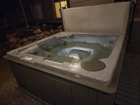 Hot Tub, Hot Tub