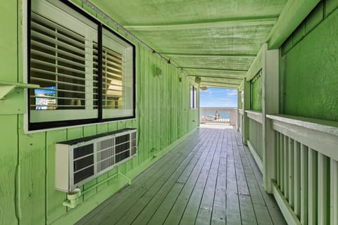 Oceanfront Inn Room #11- Standard Room - King Bed Hotel in Fort Pierce