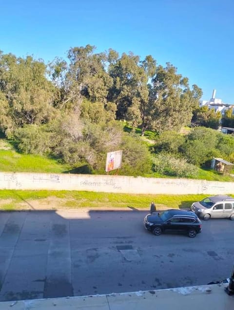 Day, Neighbourhood, Natural landscape, Street view, Parking