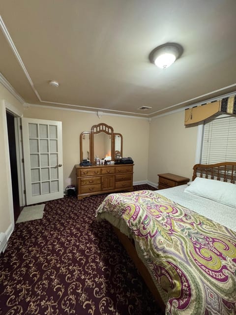 The Regal Haven Vacation rental in Iselin